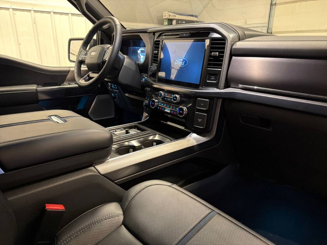 2025 Ford F-150 Platinum - Photo 41