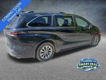 2025 Toyota Sienna LE