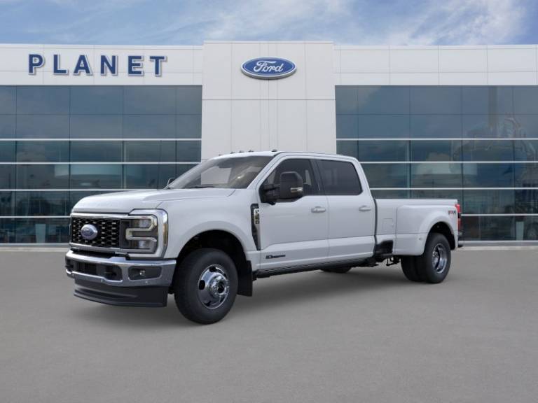 2026 Ford Super Duty F-350 DRW LARIAT 4WD Crew Cab 8' Box