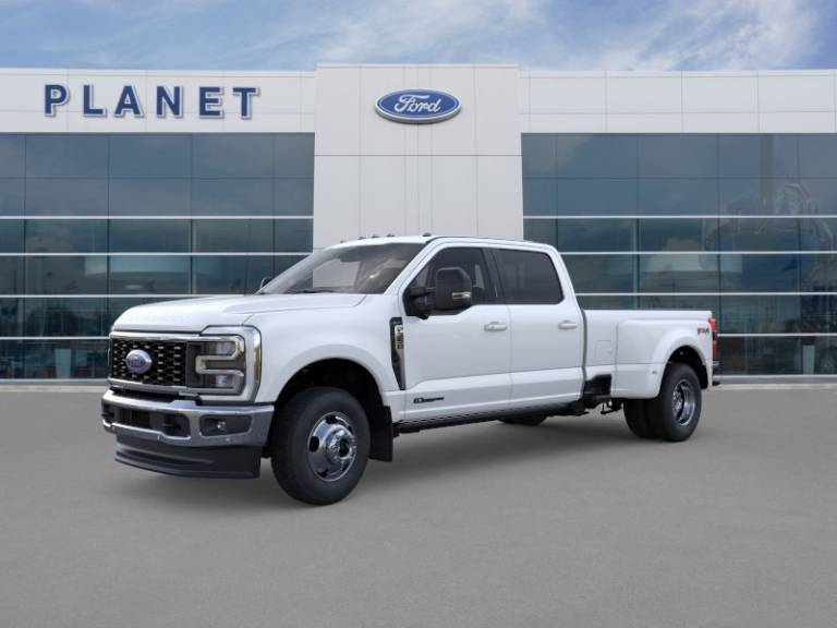 2026 Ford Super Duty F-350 DRW LARIAT 4WD Crew Cab 8' Box