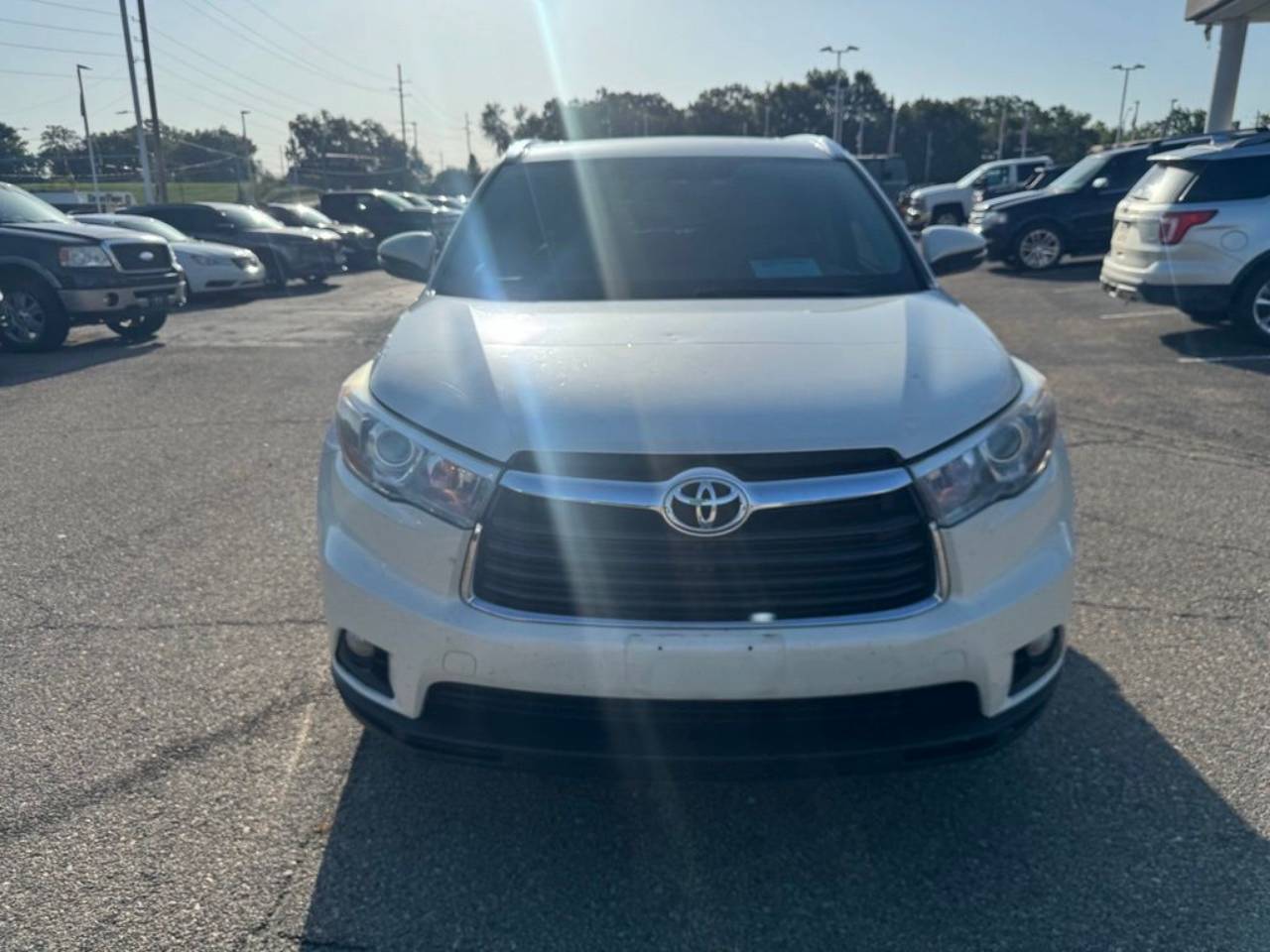Used 2016 Toyota Highlander XLE with VIN 5TDJKRFH5GS326058 for sale in Kansas City