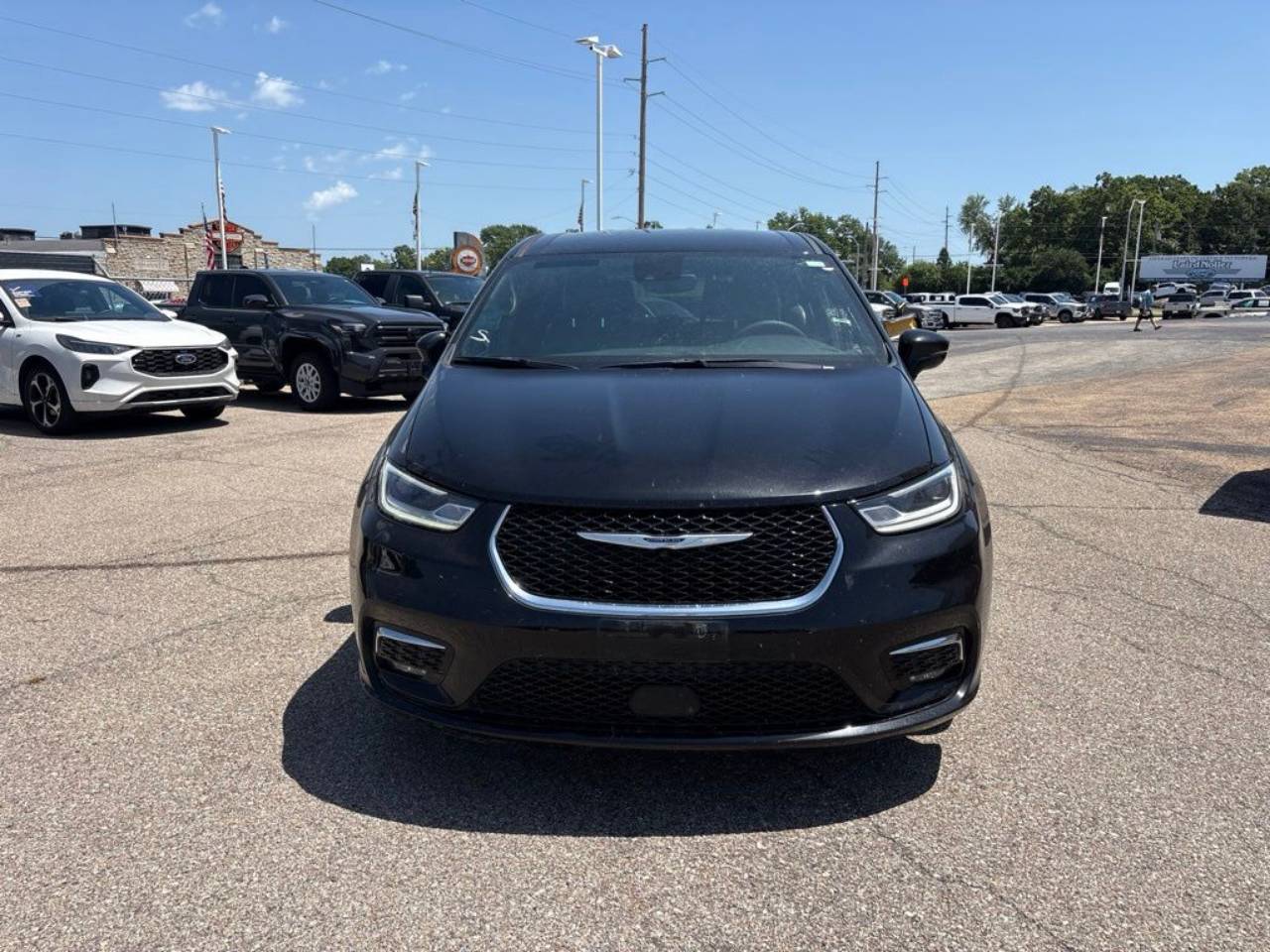 Certified 2025 Chrysler Pacifica Select with VIN 2C4RC1BG3SR548176 for sale in Kansas City