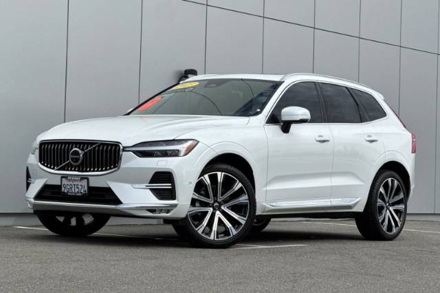 2023 Volvo XC60 B5 Ultimate Bright Theme