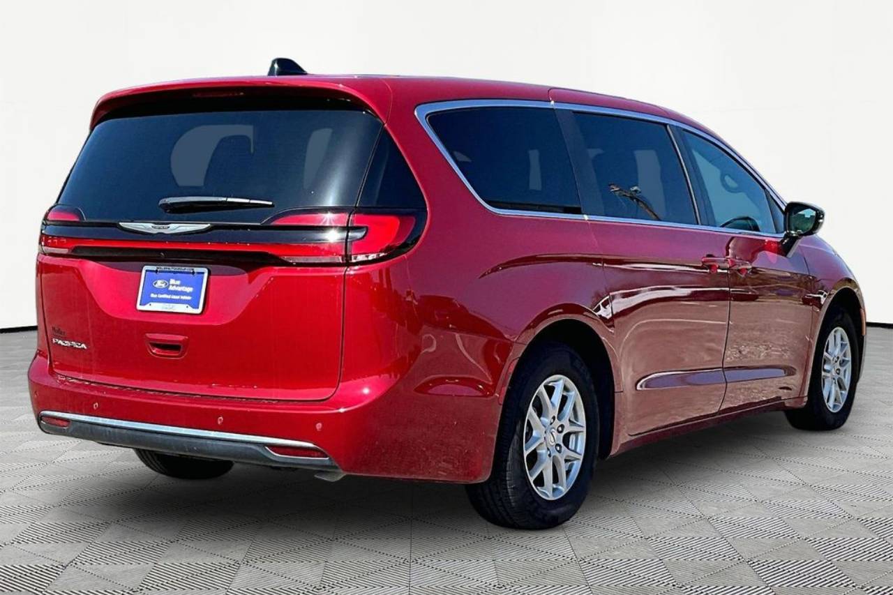 Certified 2025 Chrysler Pacifica Select with VIN 2C4RC1BGXSR545582 for sale in Kansas City