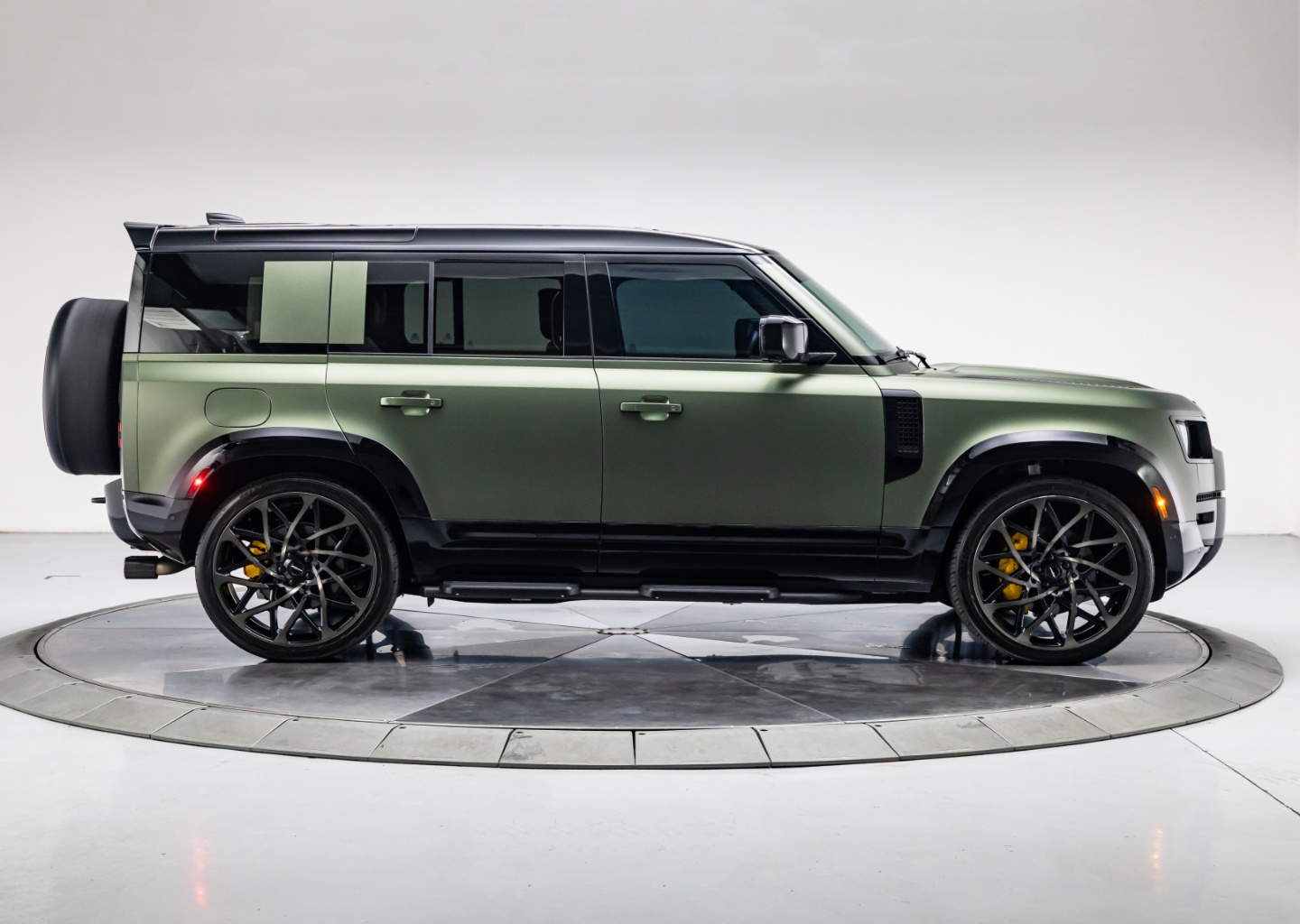 2026 Land Rover Defender X-Dynamic SE - Photo 6