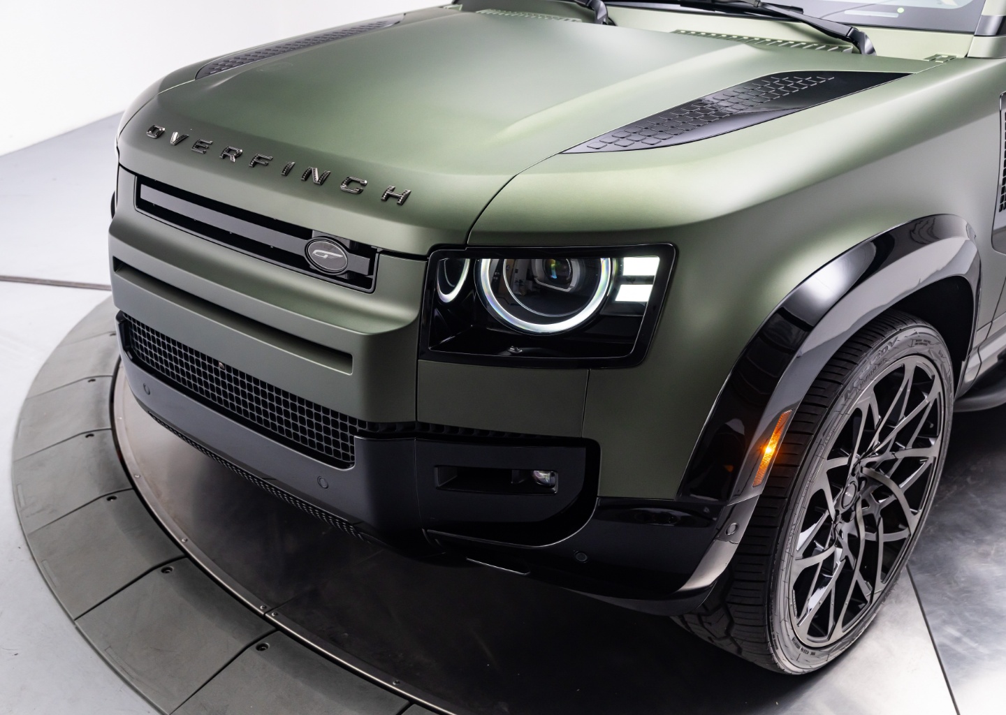 2026 Land Rover Defender X-Dynamic SE - Photo 9