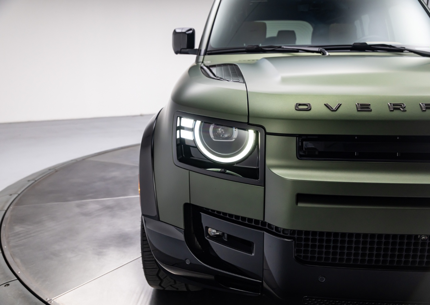2026 Land Rover Defender X-Dynamic SE - Photo 10