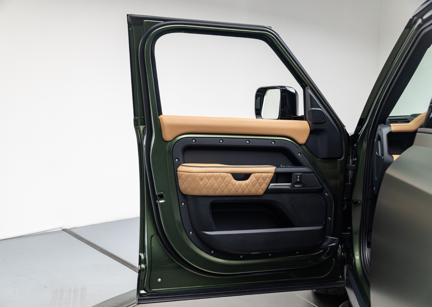 2026 Land Rover Defender X-Dynamic SE - Photo 24