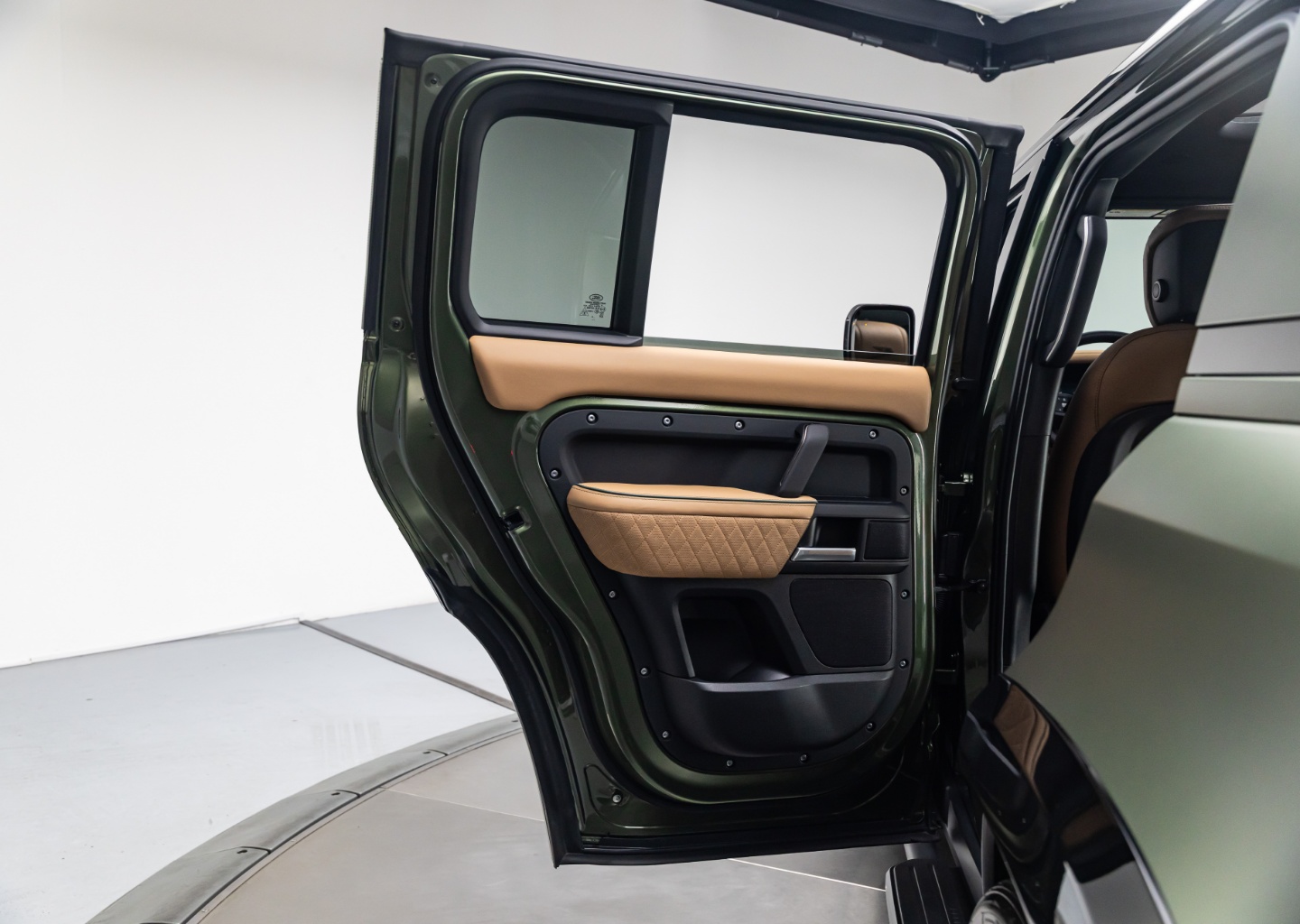 2026 Land Rover Defender X-Dynamic SE - Photo 25