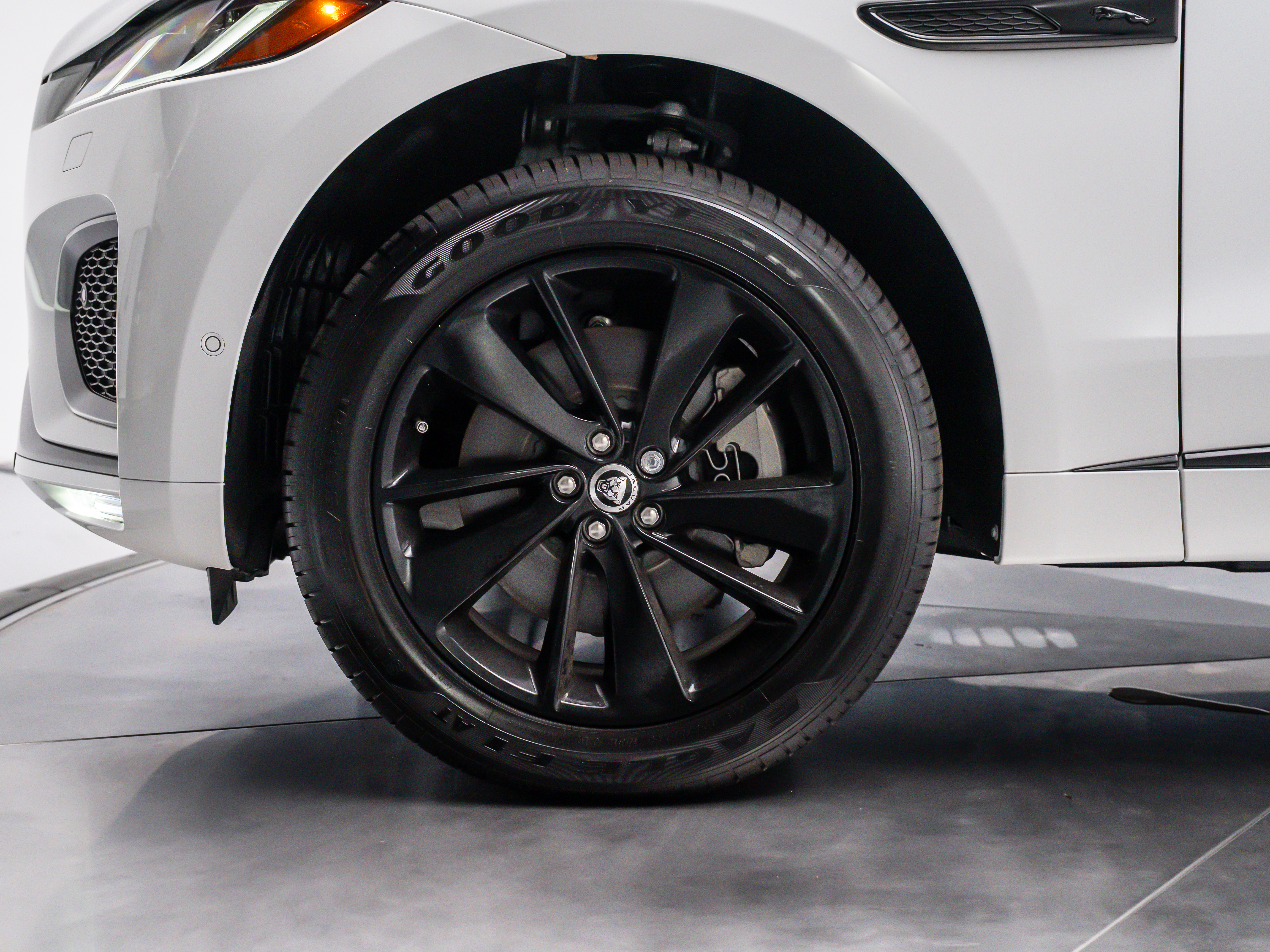 2026 Jaguar F-Pace R-Dynamic S - Photo 11