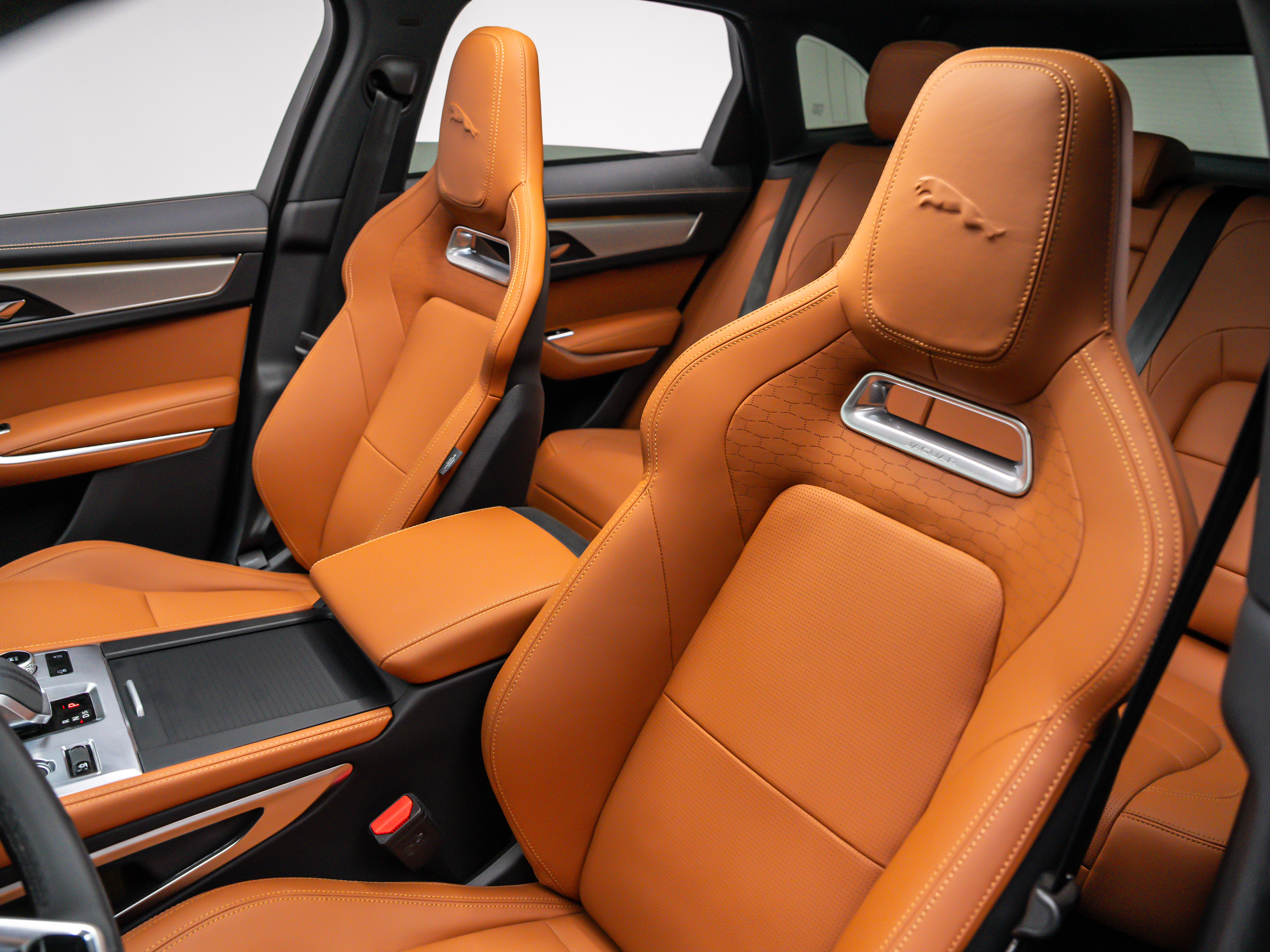 2026 Jaguar F-Pace R-Dynamic S - Photo 14