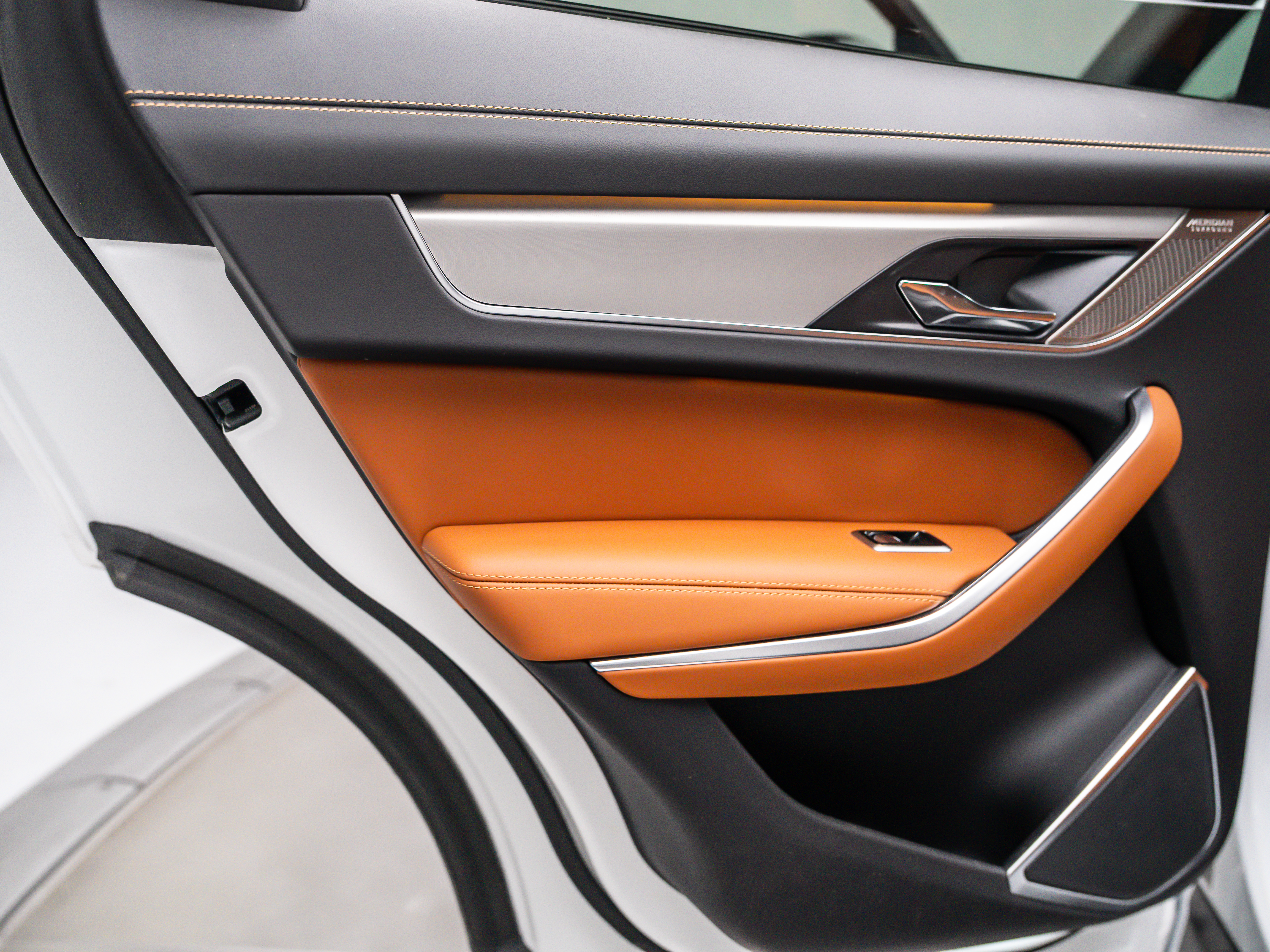 2026 Jaguar F-Pace R-Dynamic S - Photo 24
