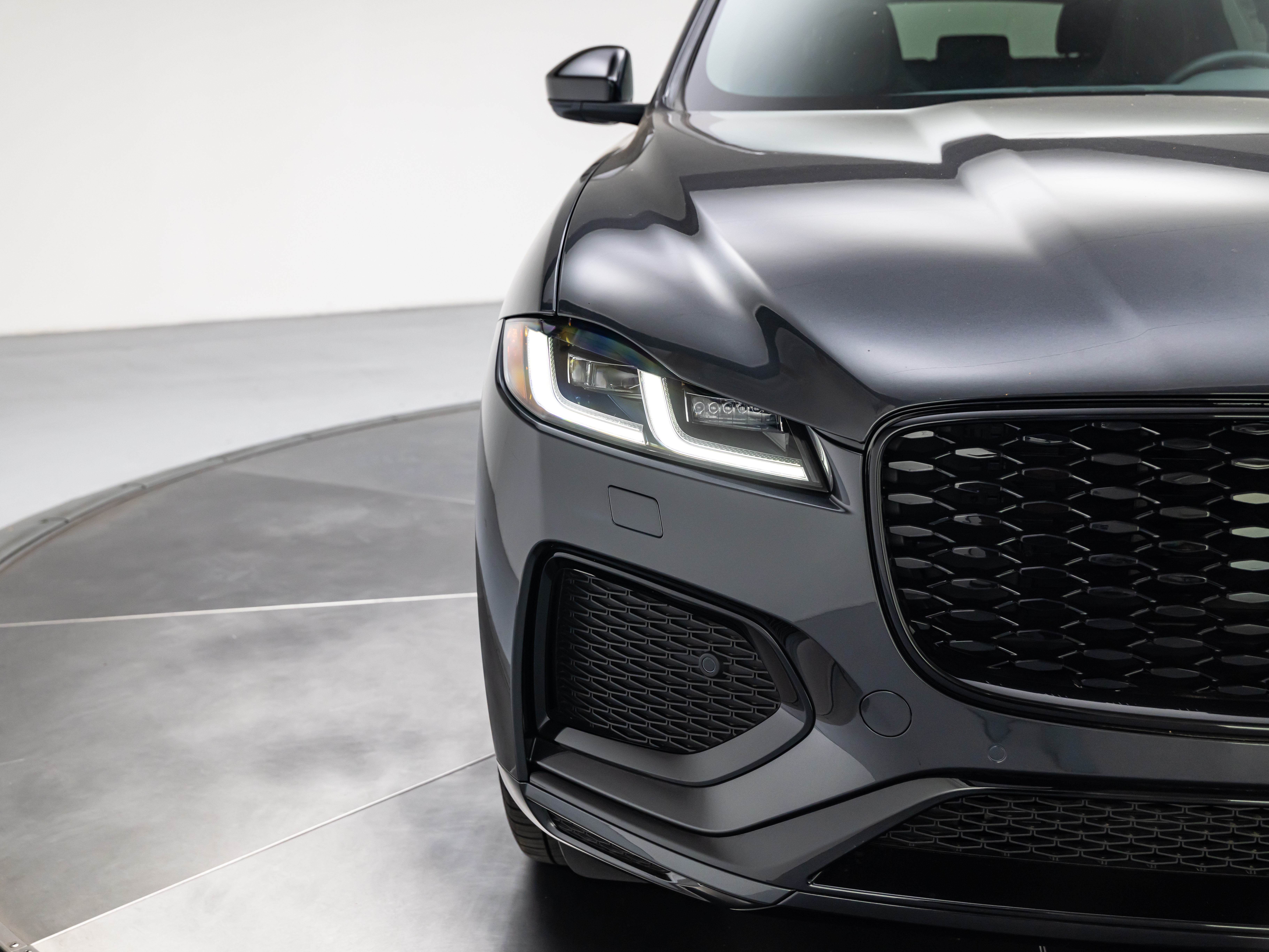 2025 Jaguar F-PACE R-Dynamic S - Photo 10