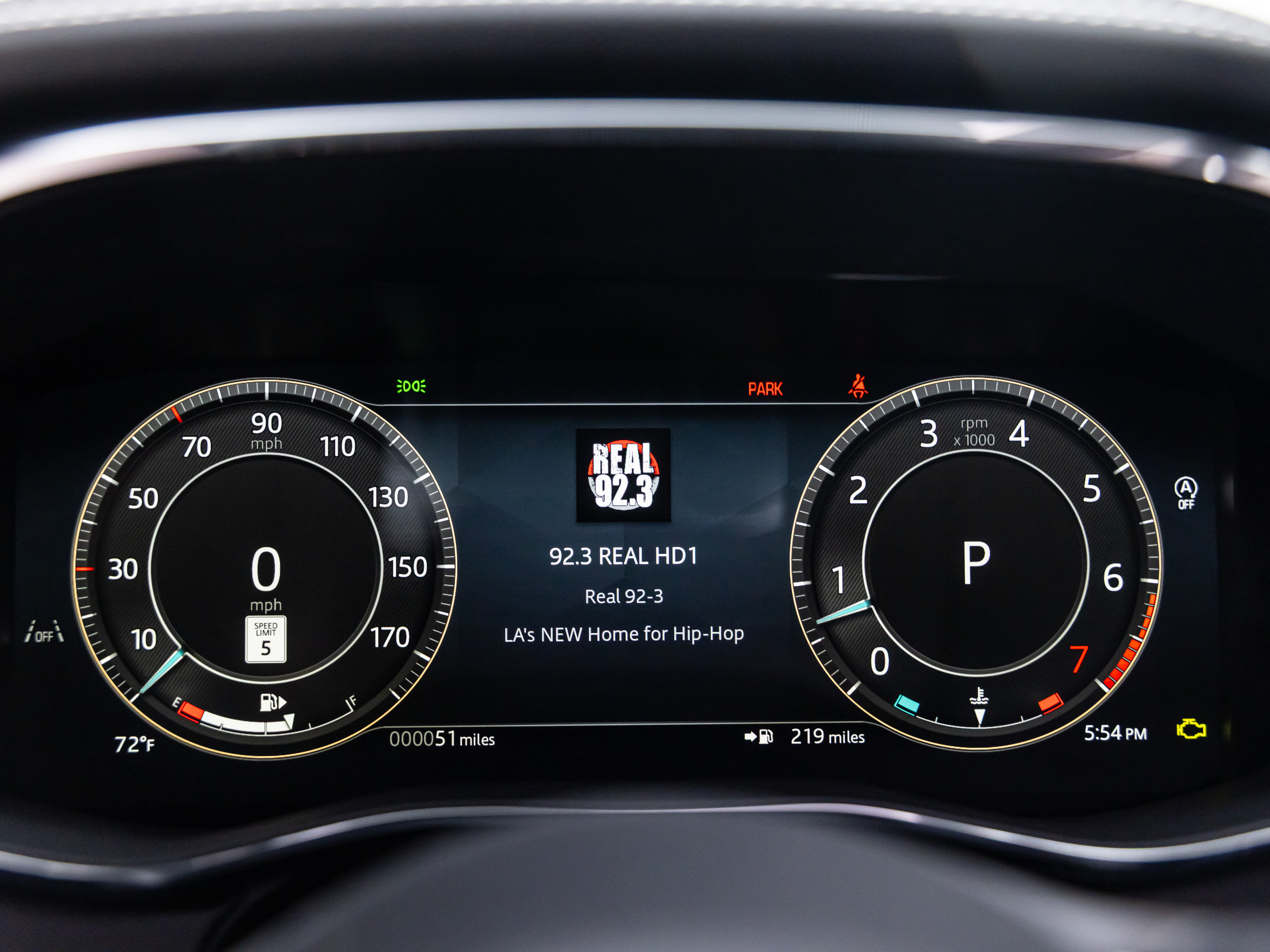 2025 Jaguar F-PACE R-Dynamic S - Photo 23