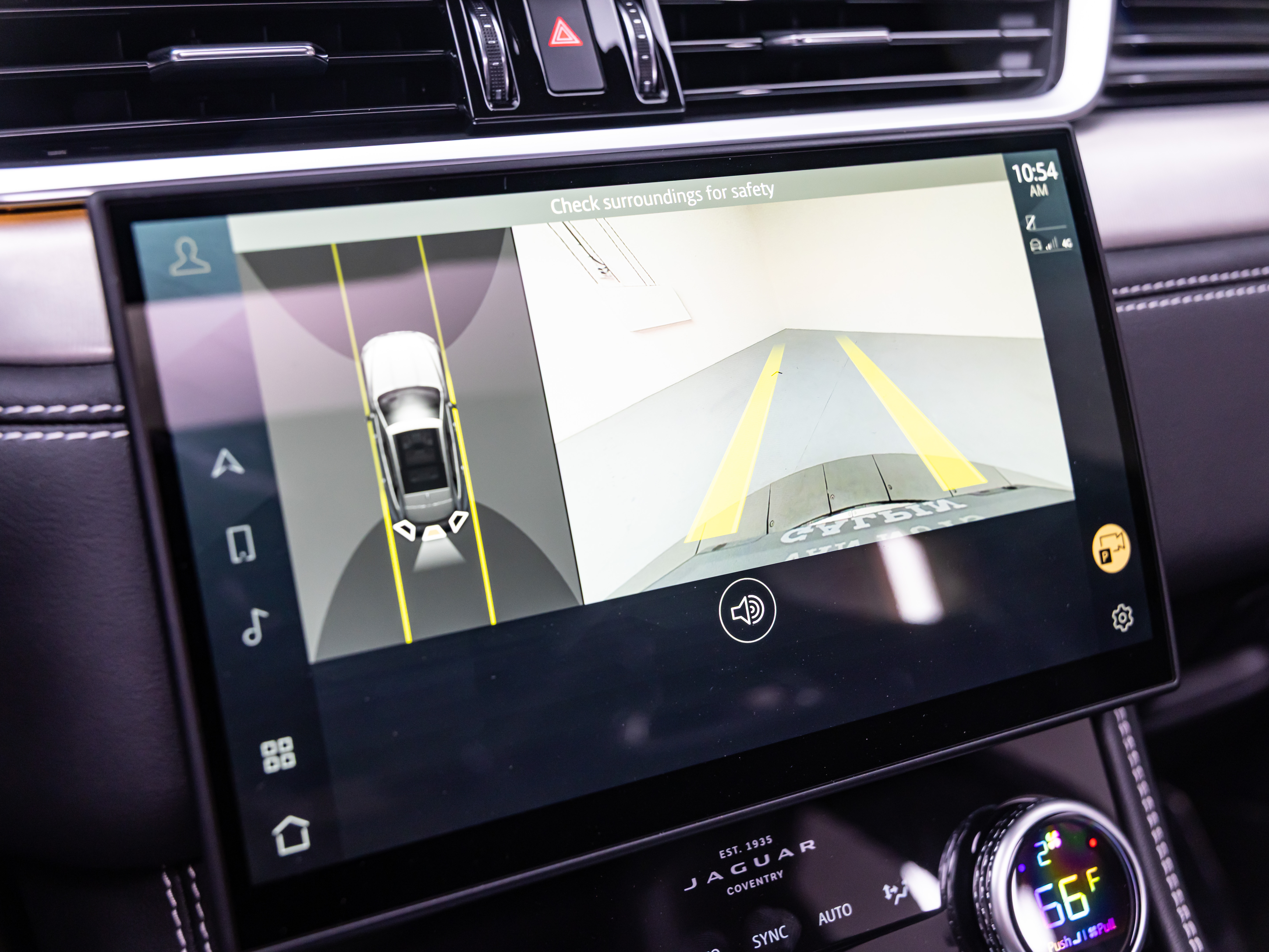 2025 Jaguar F-PACE R-Dynamic S - Photo 27