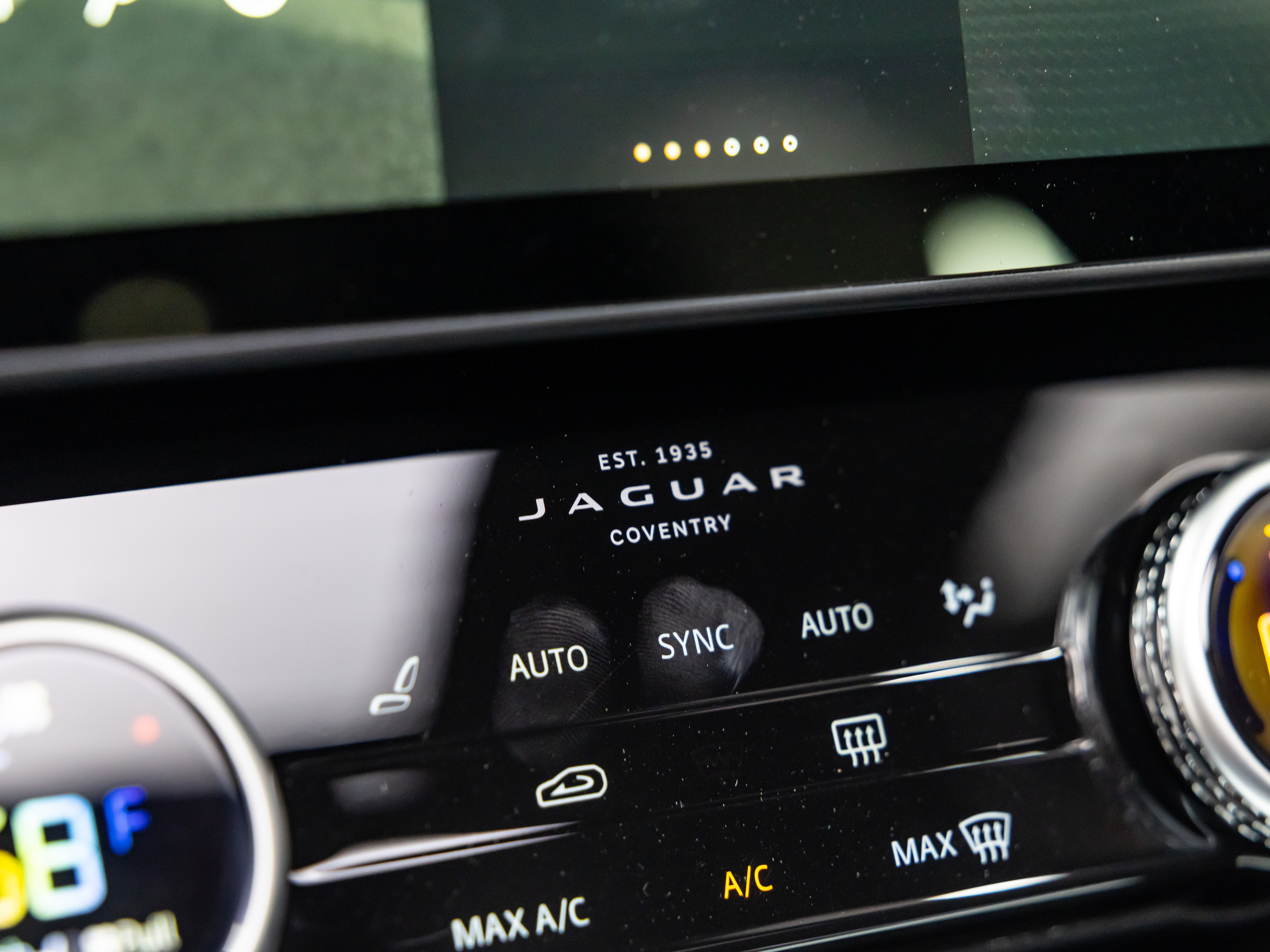 2025 Jaguar F-PACE R-Dynamic S - Photo 29