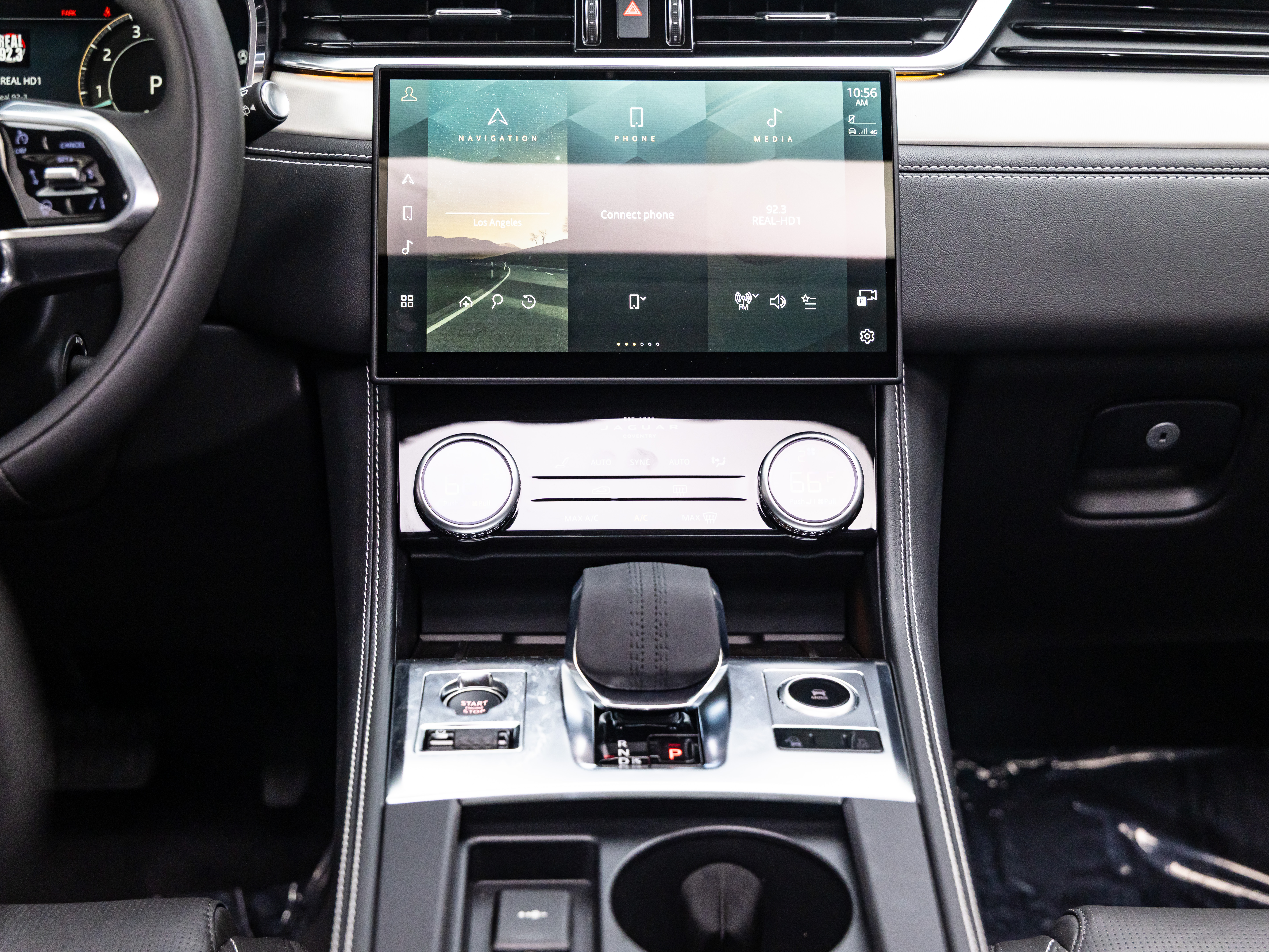 2025 Jaguar F-PACE R-Dynamic S - Photo 30