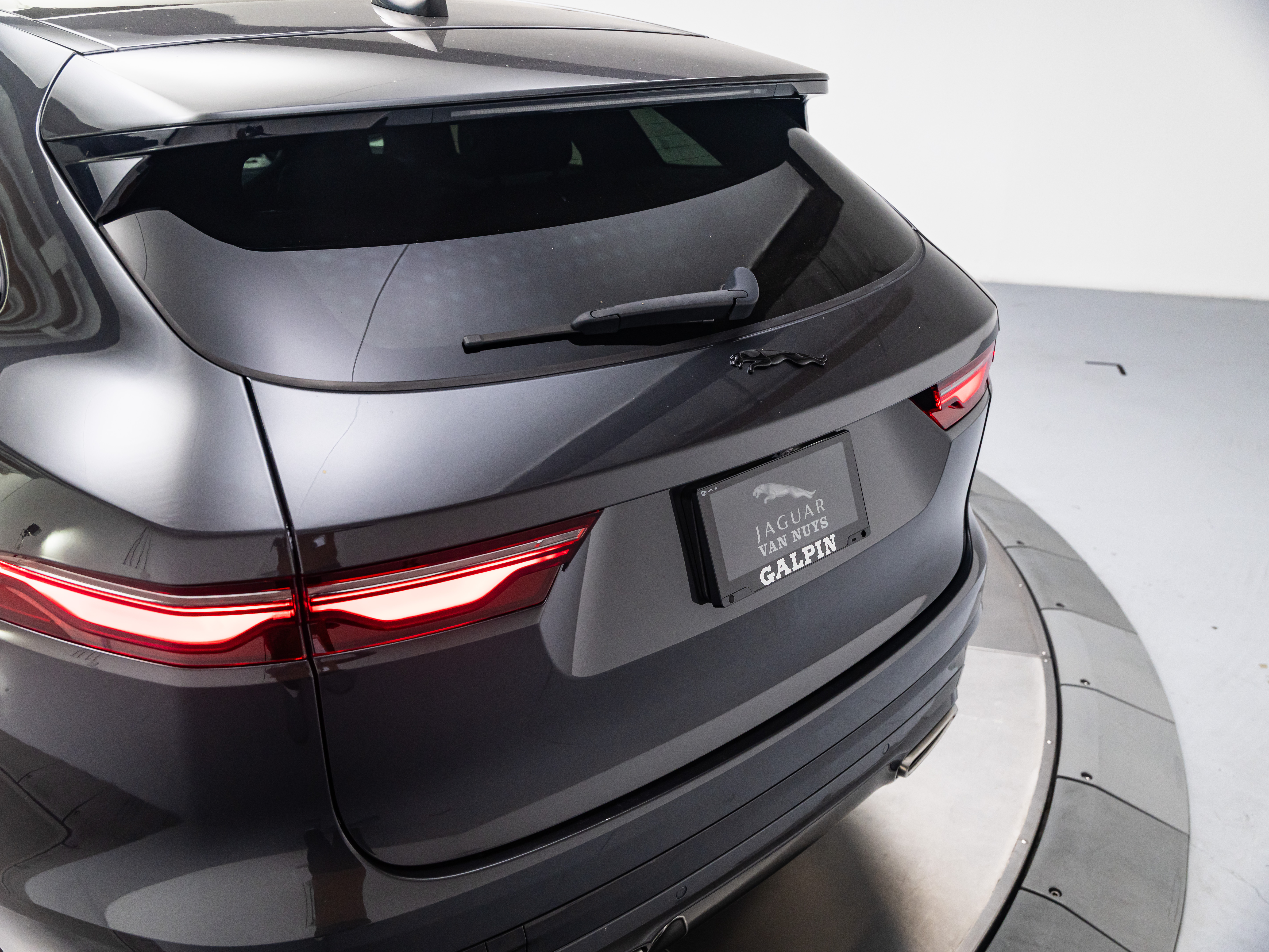 2025 Jaguar F-PACE R-Dynamic S - Photo 32
