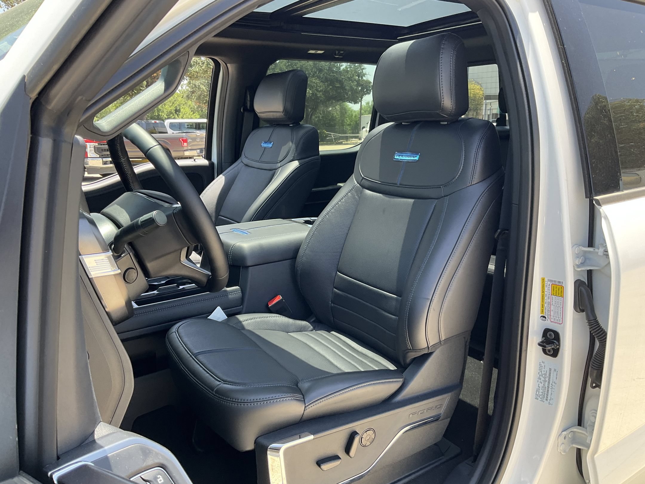 2026 Ford F-350 Super Duty Platinum - Photo 8