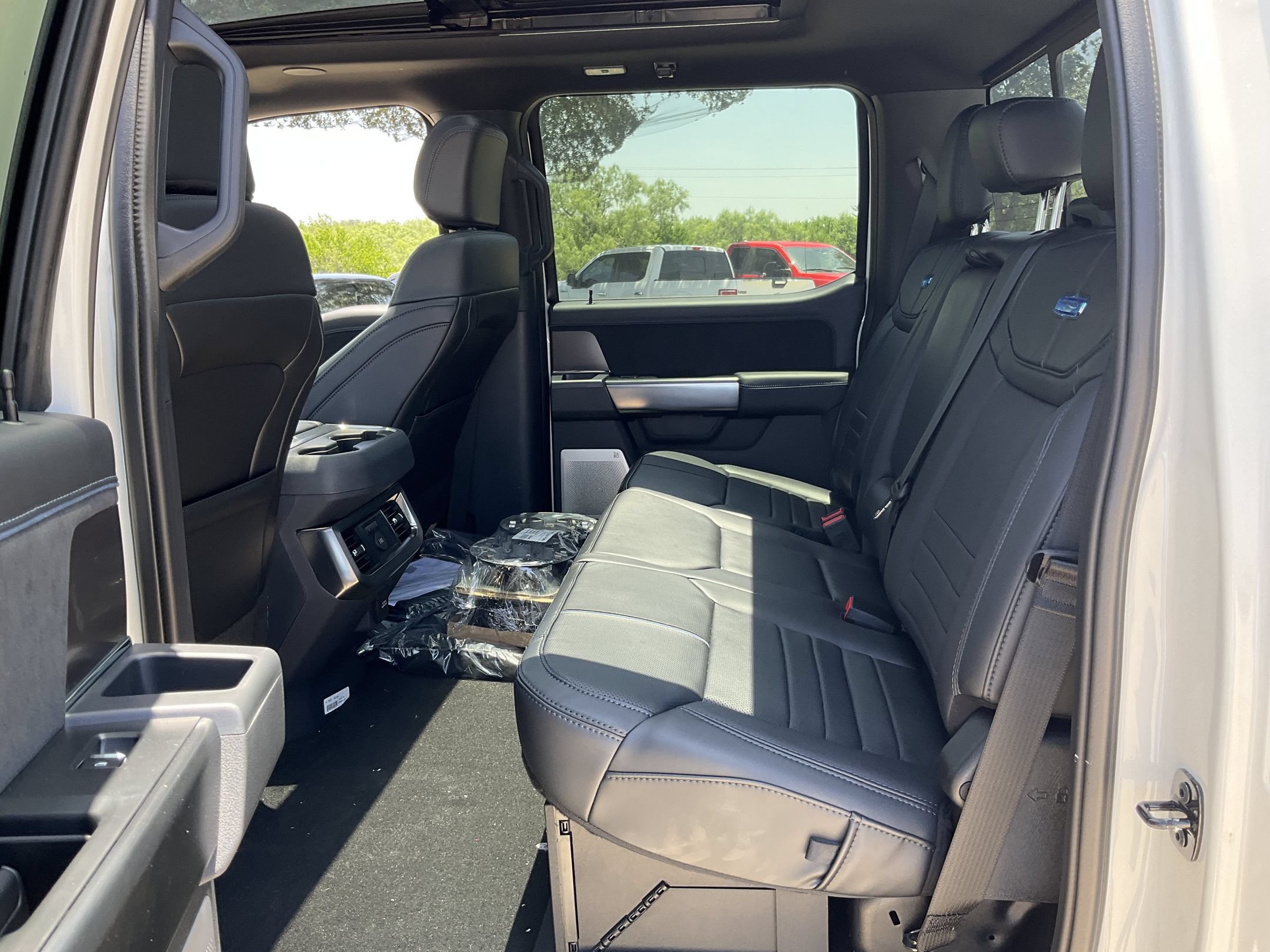 2026 Ford F-350 Super Duty Platinum - Photo 10