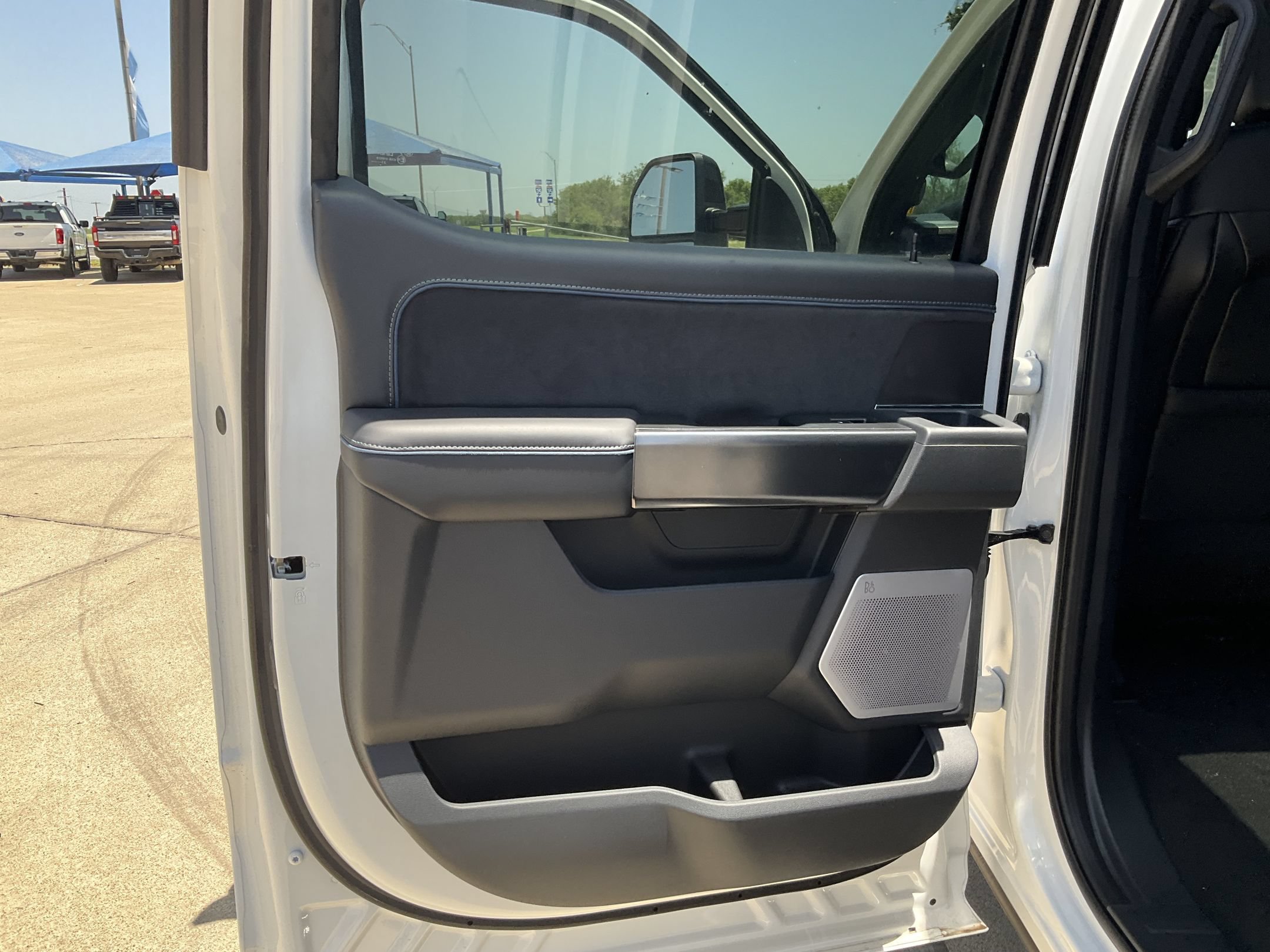 2026 Ford F-350 Super Duty Platinum - Photo 14
