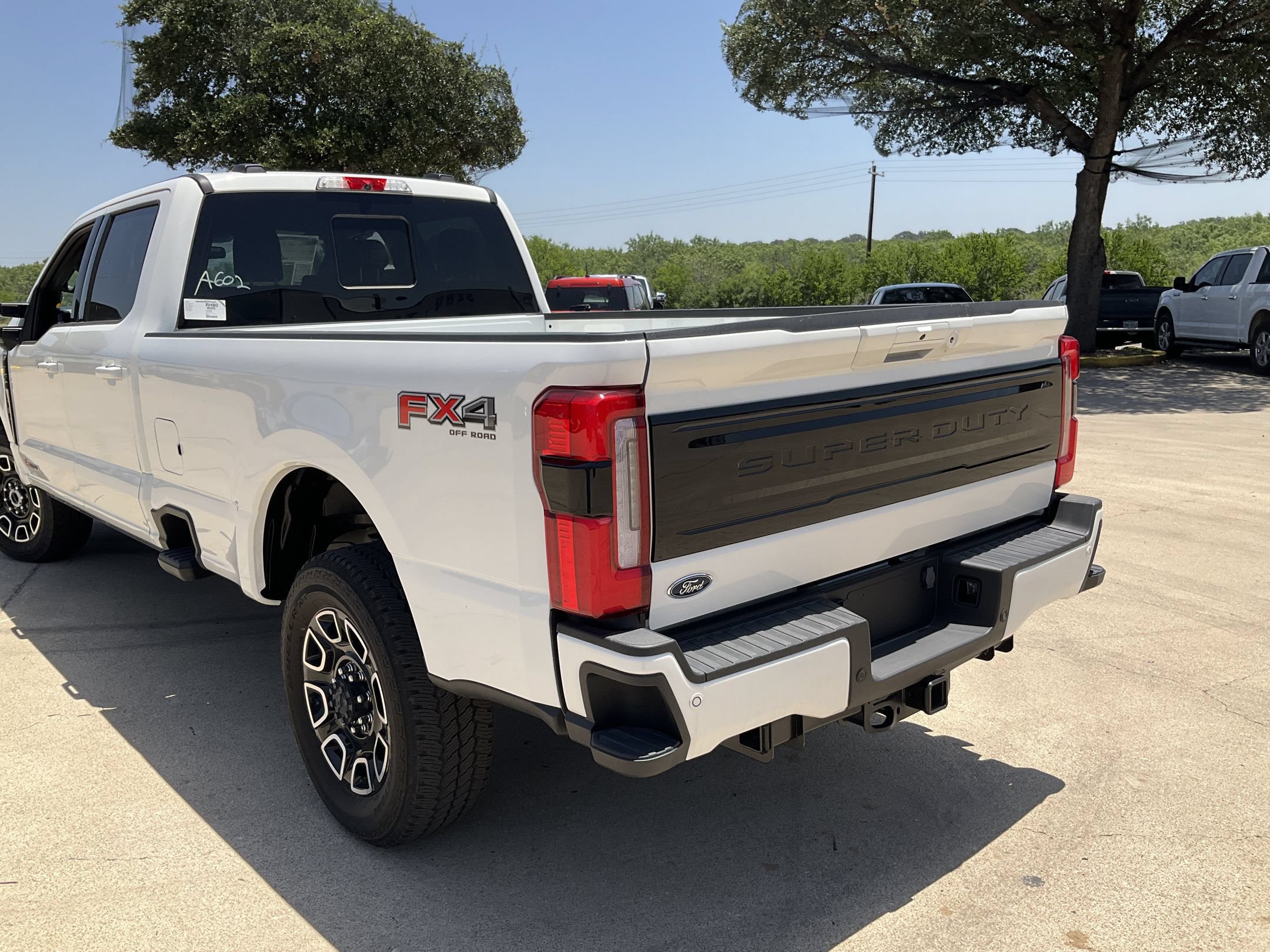2026 Ford F-350 Super Duty Platinum - Photo 18