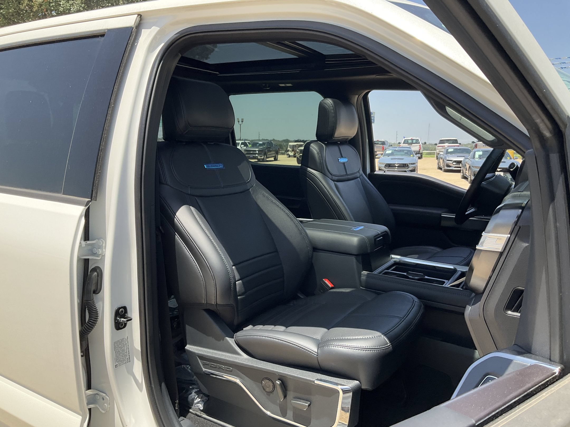 2026 Ford F-350 Super Duty Platinum - Photo 22