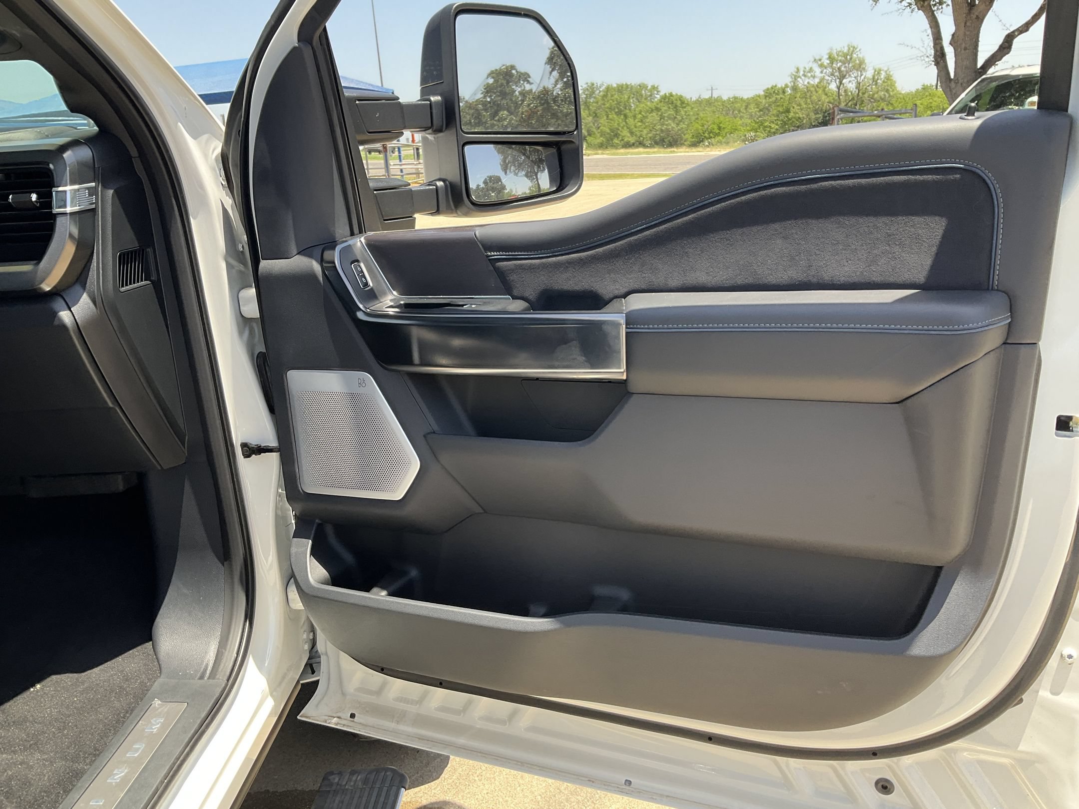 2026 Ford F-350 Super Duty Platinum - Photo 25