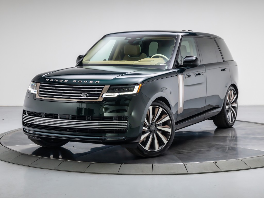 2026 Land Rover Range Rover P615 SV