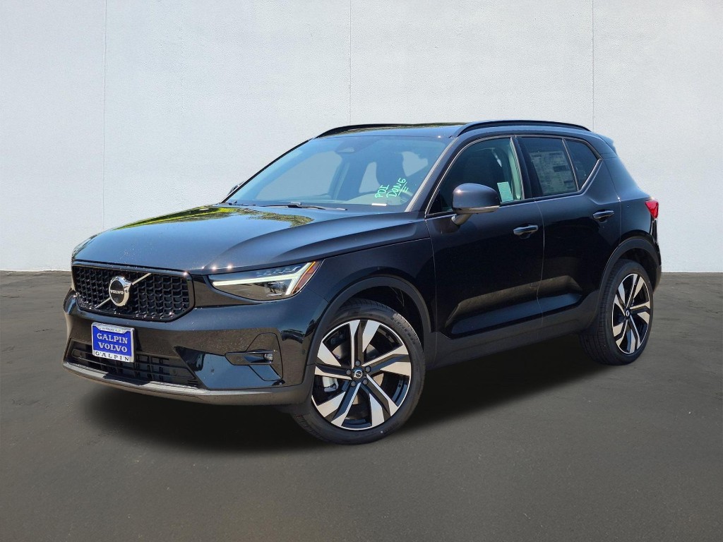 2026 Volvo XC40 Ultra, B5 AWD Gas (mild hybrid), Dark