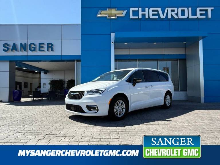 2025 Chrysler Pacifica Select