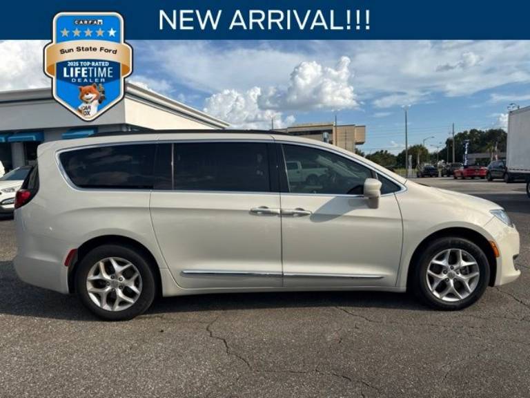 2017 Chrysler Pacifica Touring L
