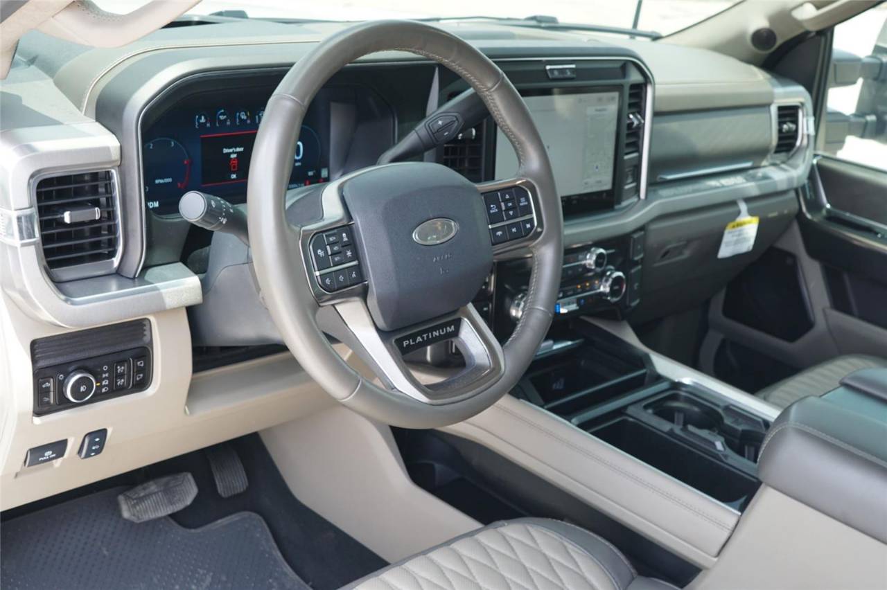 Certified Used 2025 Ford Super Duty F-450 DRW Platinum, photo 9
