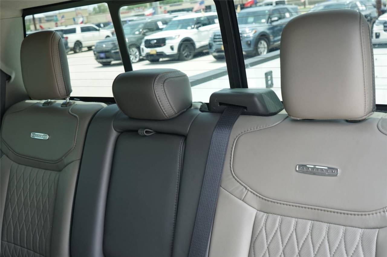 Certified Used 2025 Ford Super Duty F-450 DRW Platinum, photo 23