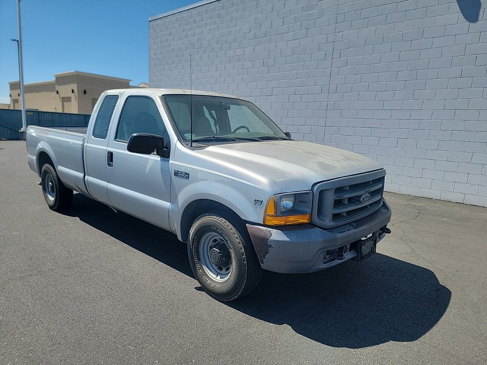 Used 2001 Ford F-250 Super Duty XL with VIN 1FTNX20LX1EA45183 for sale in Clovis, CA