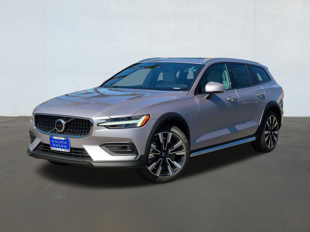 2026 Volvo V60 Cross Country Ultra, B5 AWD Gas (mild hybrid)