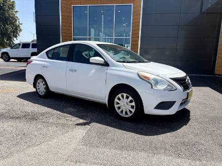 2016 Nissan Versa SV