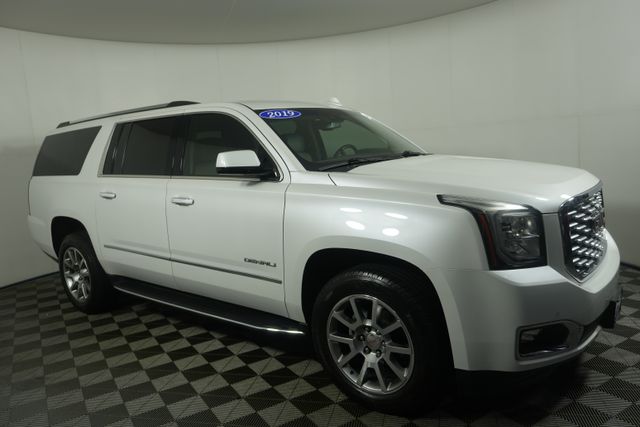Used 2019 GMC Yukon XL Denali with VIN 1GKS2HKJ0KR260697 for sale in Kansas City