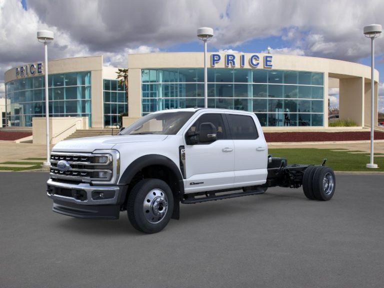 2026 Ford Chassis Cab LARIAT