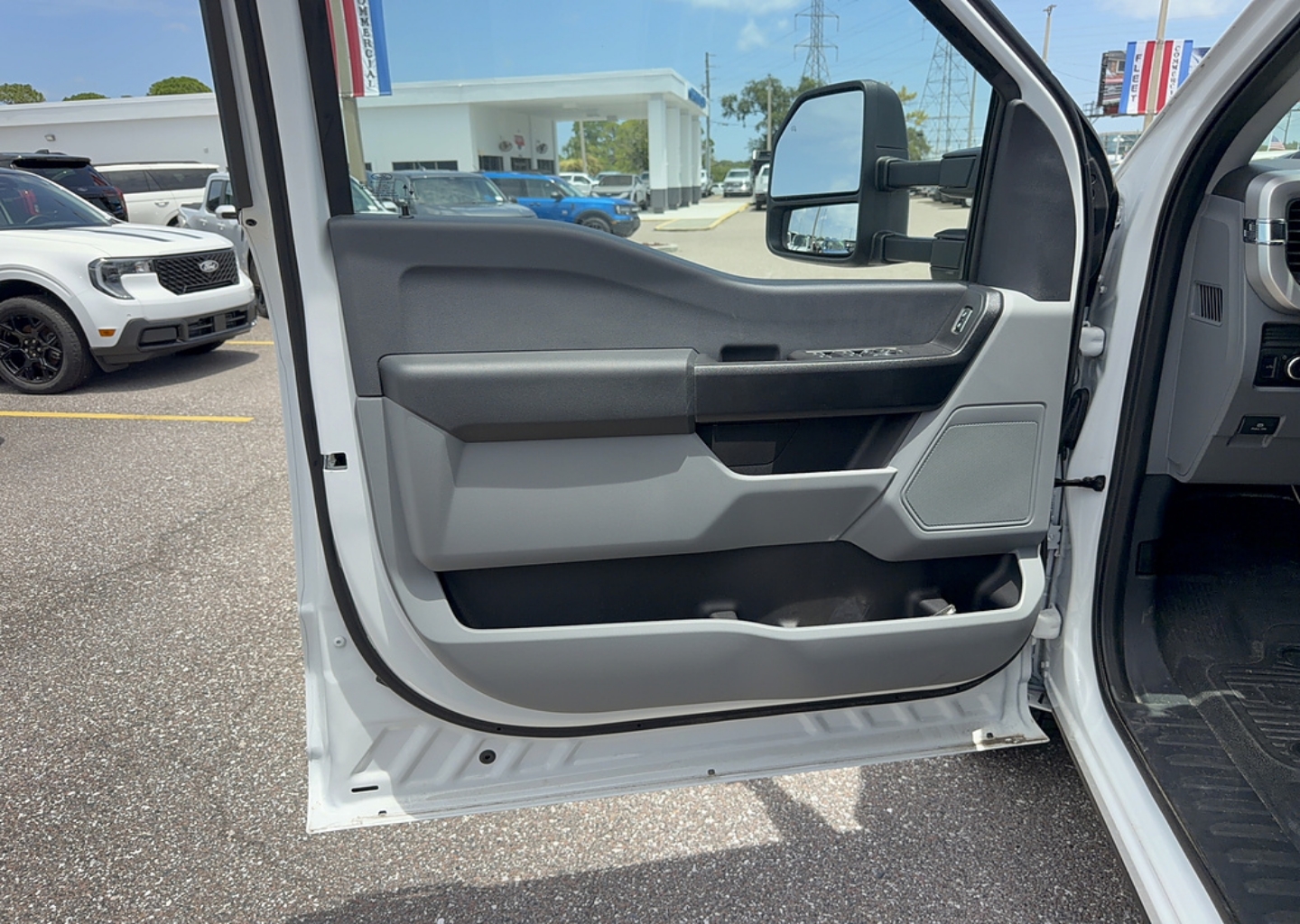 2025 Ford F-350 Super Duty Chassis Cab XL - Photo 10