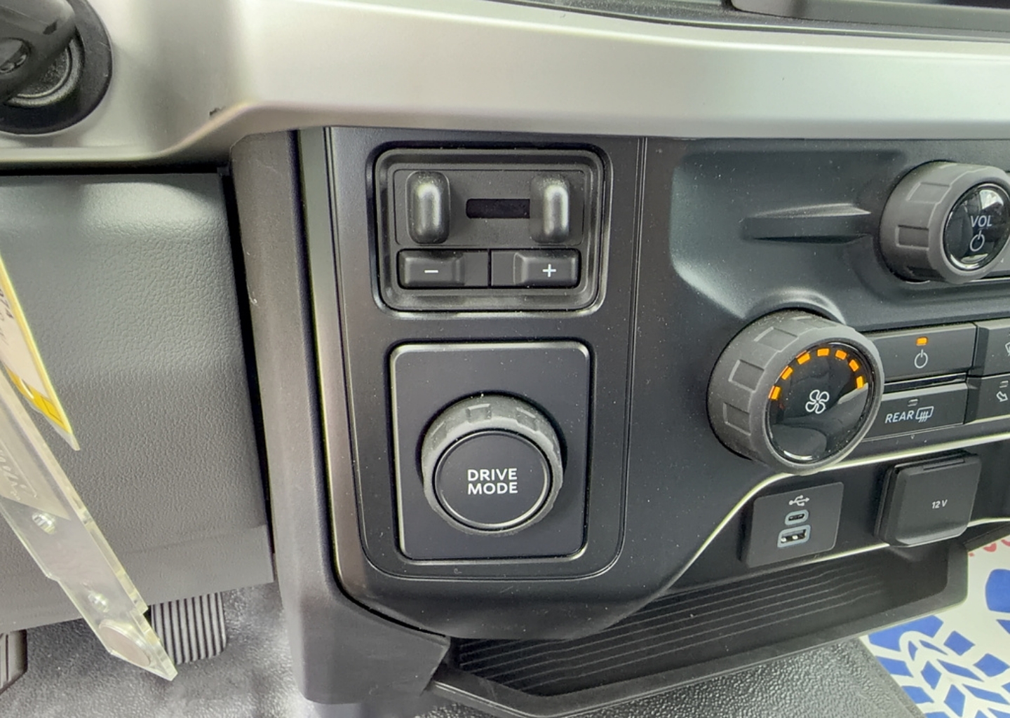 2025 Ford F-350 Super Duty Chassis Cab XL - Photo 23