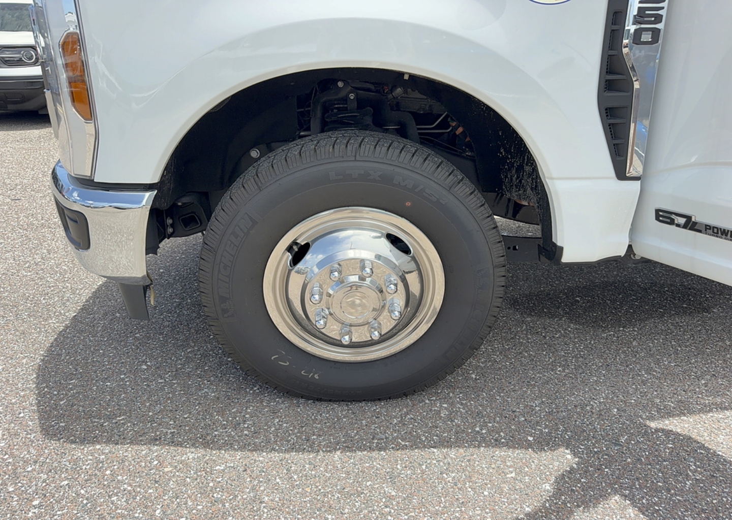 2025 Ford F-350 Super Duty Chassis Cab XL - Photo 32
