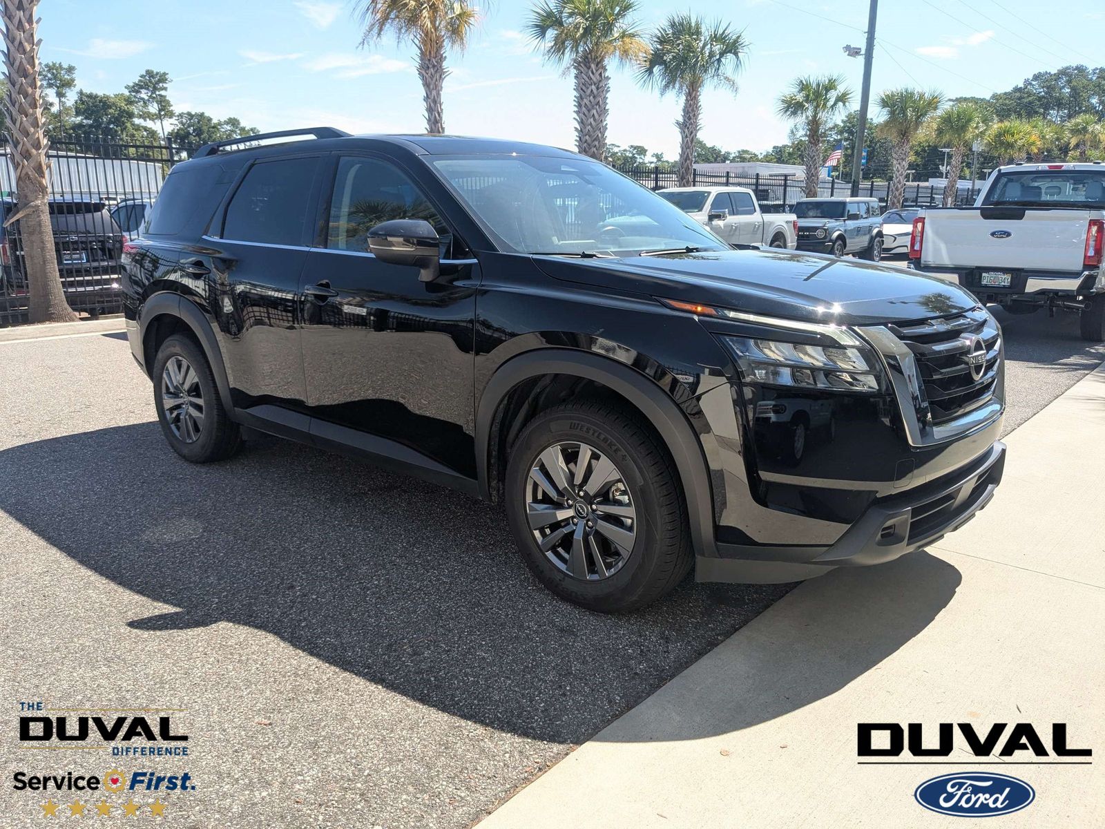 2025 Nissan Pathfinder SV