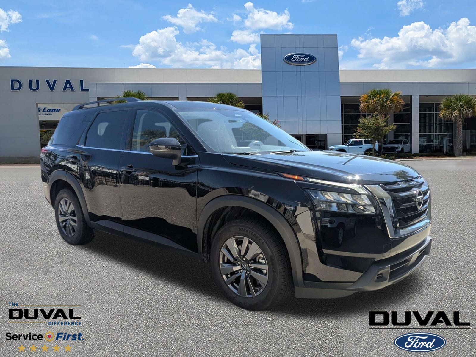 2025 Nissan Pathfinder SV