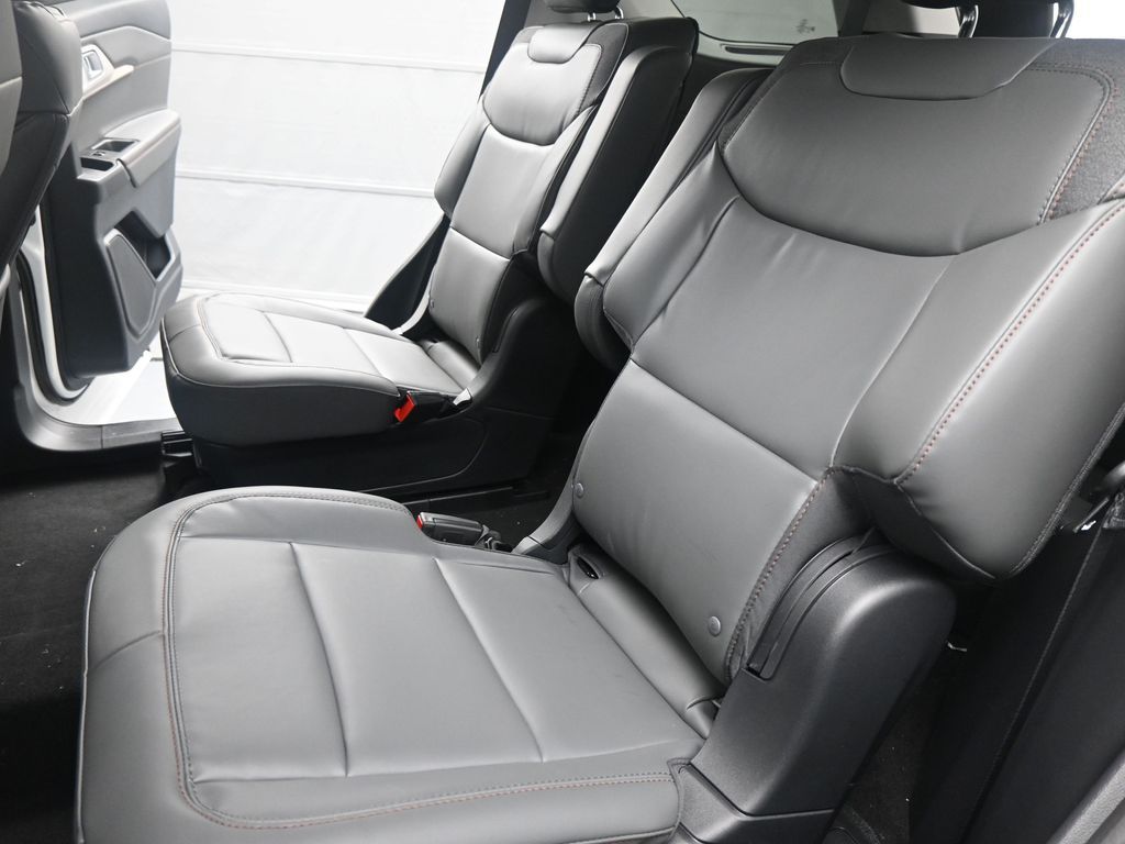 2026 Ford Explorer Active - Photo 13