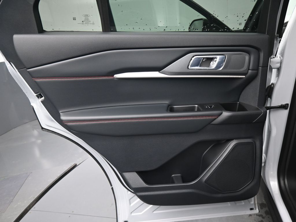2026 Ford Explorer ST-Line - Photo 8