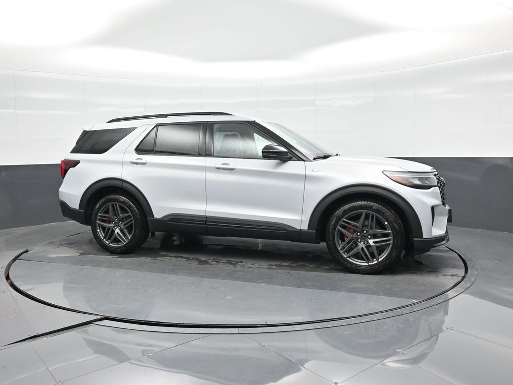 2026 Ford Explorer ST-Line - Photo 10