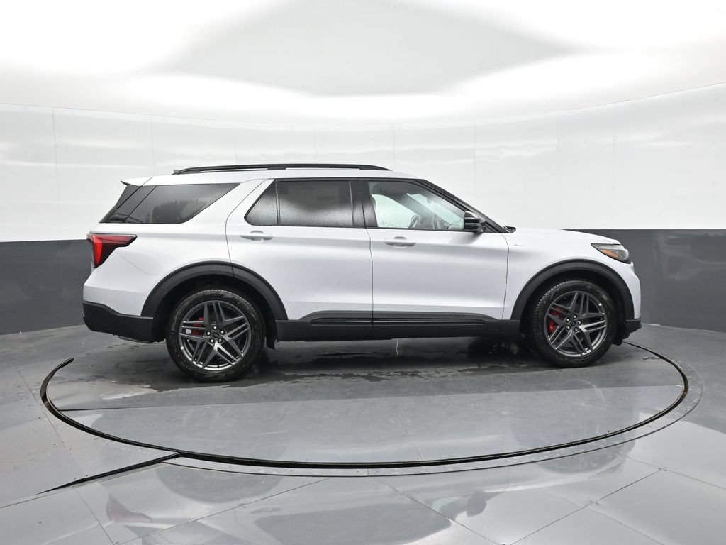 2026 Ford Explorer ST-Line - Photo 16