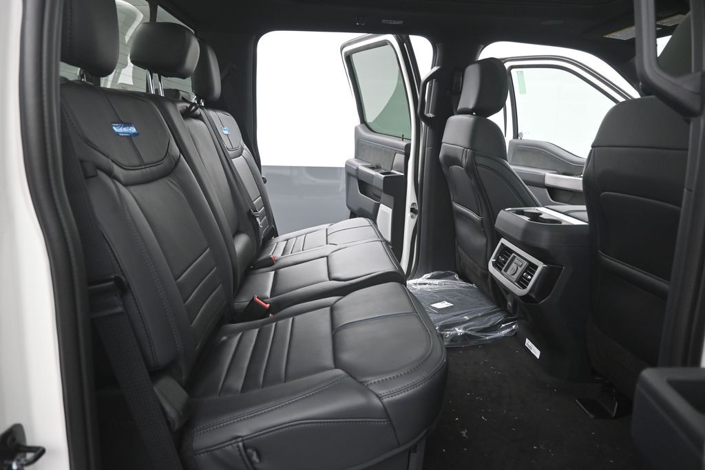 2026 Ford F-250 Super Duty Platinum - Photo 12