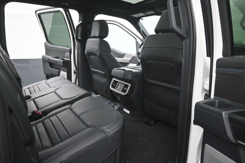 2026 Ford F-250 Super Duty Platinum - Photo 14